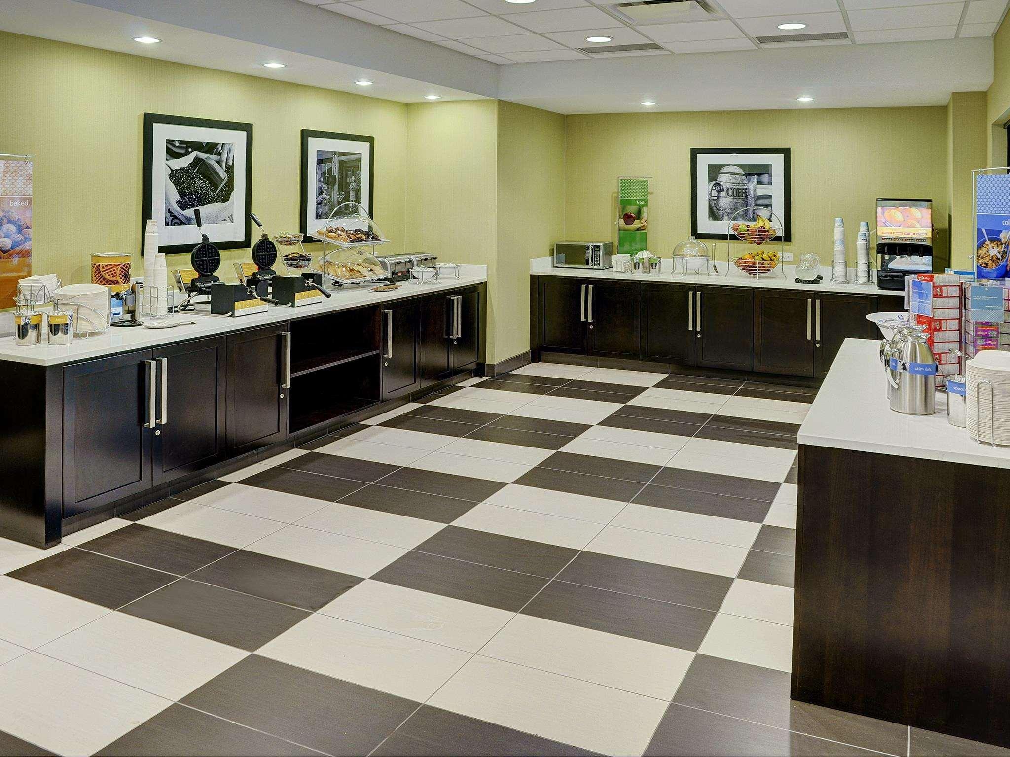Hampton Inn By Hilton Winnipeg Extérieur photo